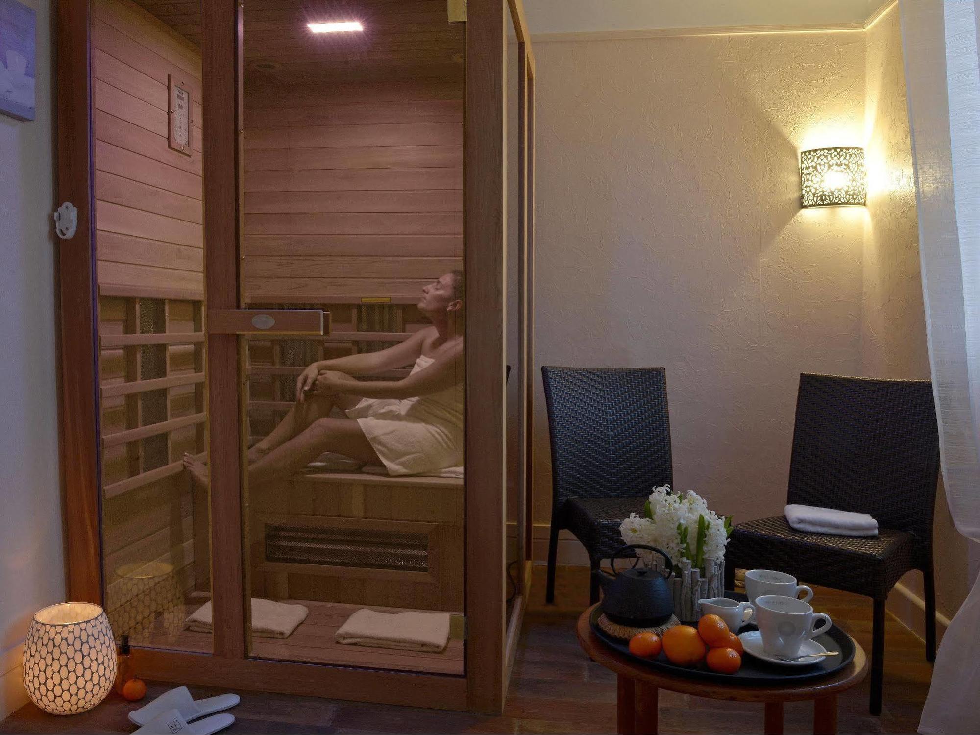 Logis Hotel Le Continental Châteauroux Екстериор снимка