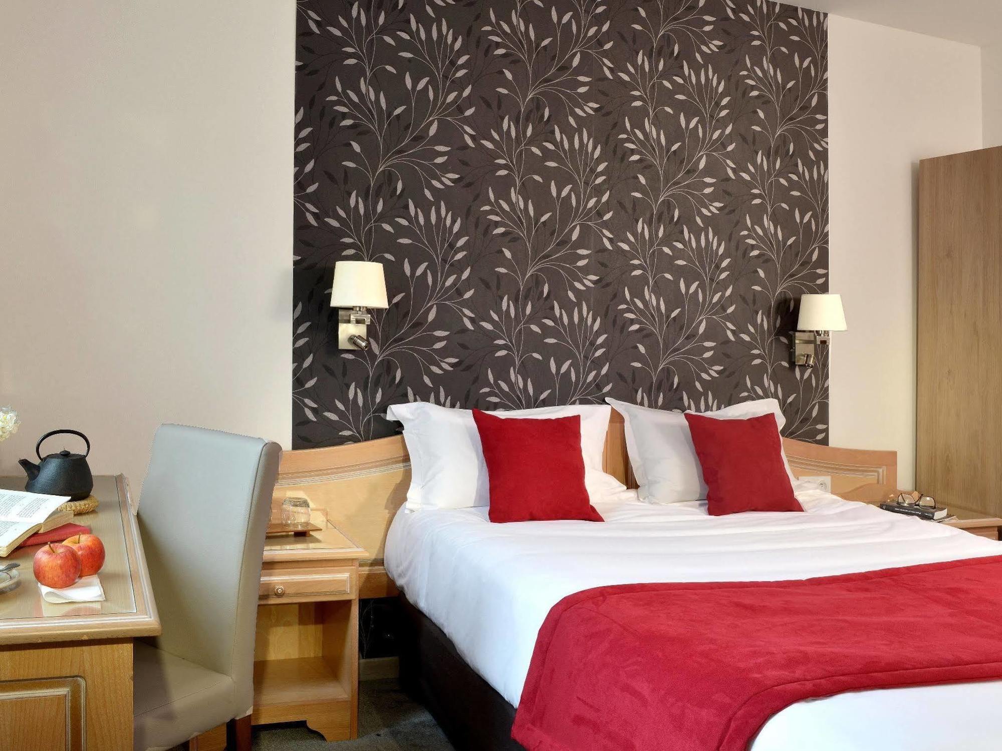 Logis Hotel Le Continental Châteauroux Екстериор снимка