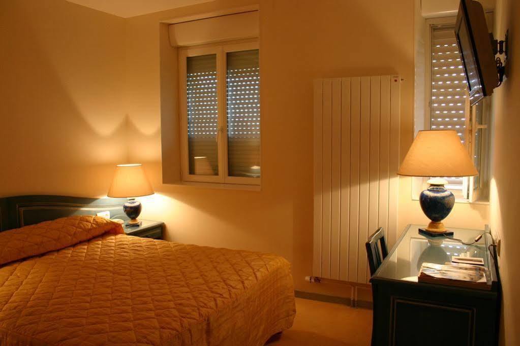 Logis Hotel Le Continental Châteauroux Екстериор снимка